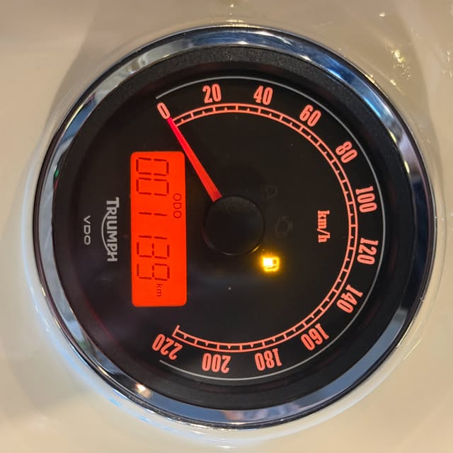 TRIUMPH BONNEVILLE T 100 - Imagem 11
