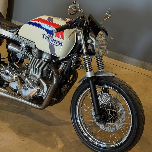 TRIUMPH BONNEVILLE T 100 - Imagem 3