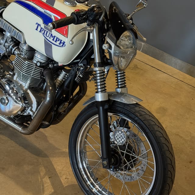 TRIUMPH BONNEVILLE T 100 - Imagem 6