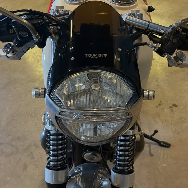 TRIUMPH BONNEVILLE T 100 - Imagem 8