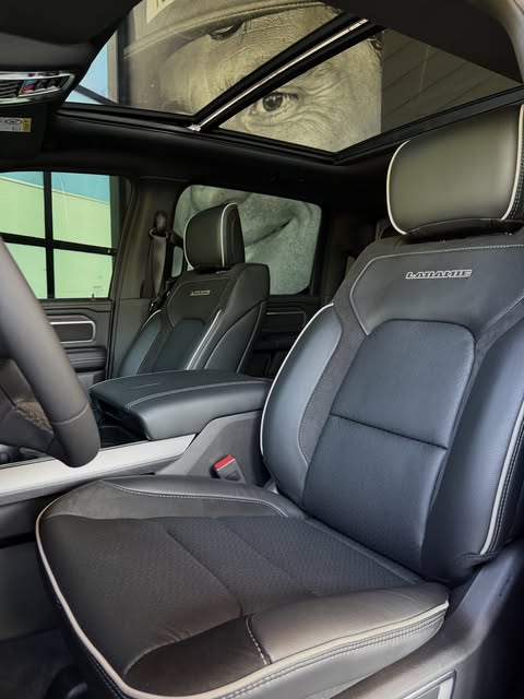 RAM 1500 LARAMIE NIGHT EDITION - Imagem 7