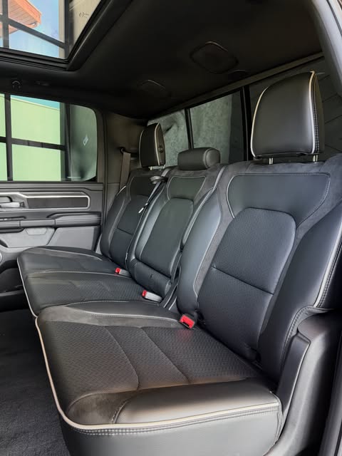 RAM 1500 LARAMIE NIGHT EDITION - Imagem 8
