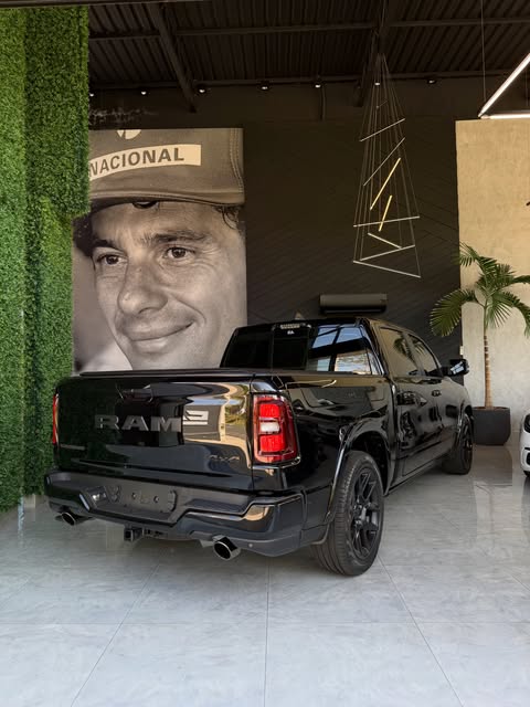 RAM 1500 LARAMIE NIGHT EDITION - Imagem 9