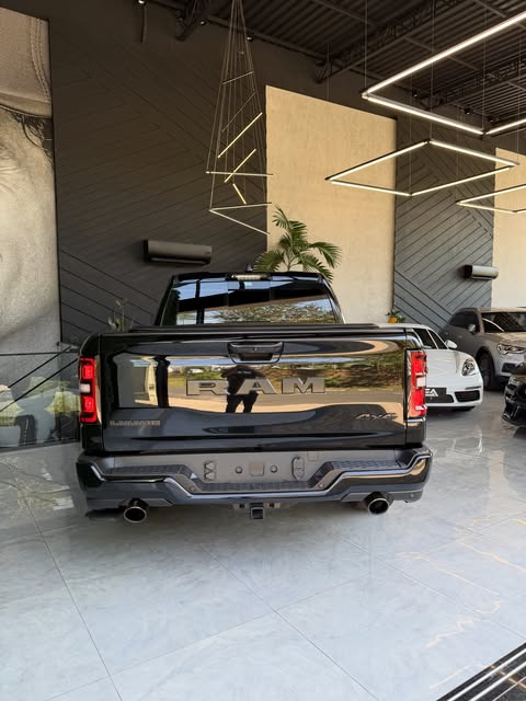 RAM 1500 LARAMIE NIGHT EDITION - Imagem 10
