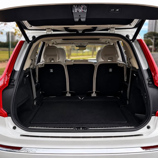VOLVO XC90 T8 ULTIMATE - Imagem 12