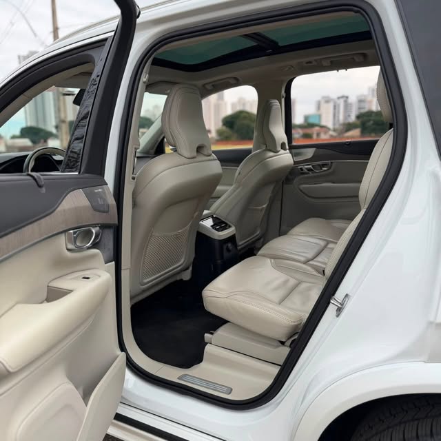 VOLVO XC90 T8 ULTIMATE - Imagem 7