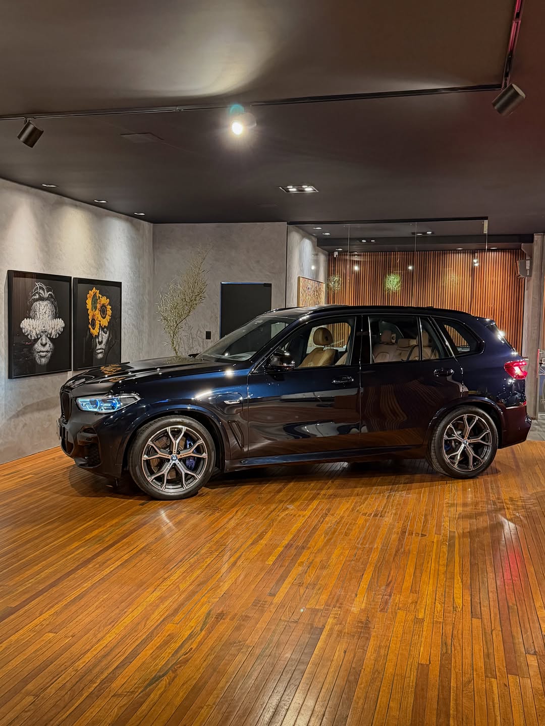 BMW X5 XDRIVE 45E - Imagem 1