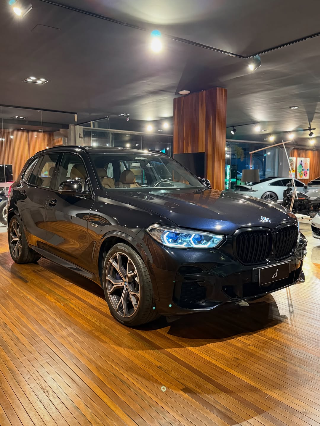 BMW X5 XDRIVE 45E - Imagem 18