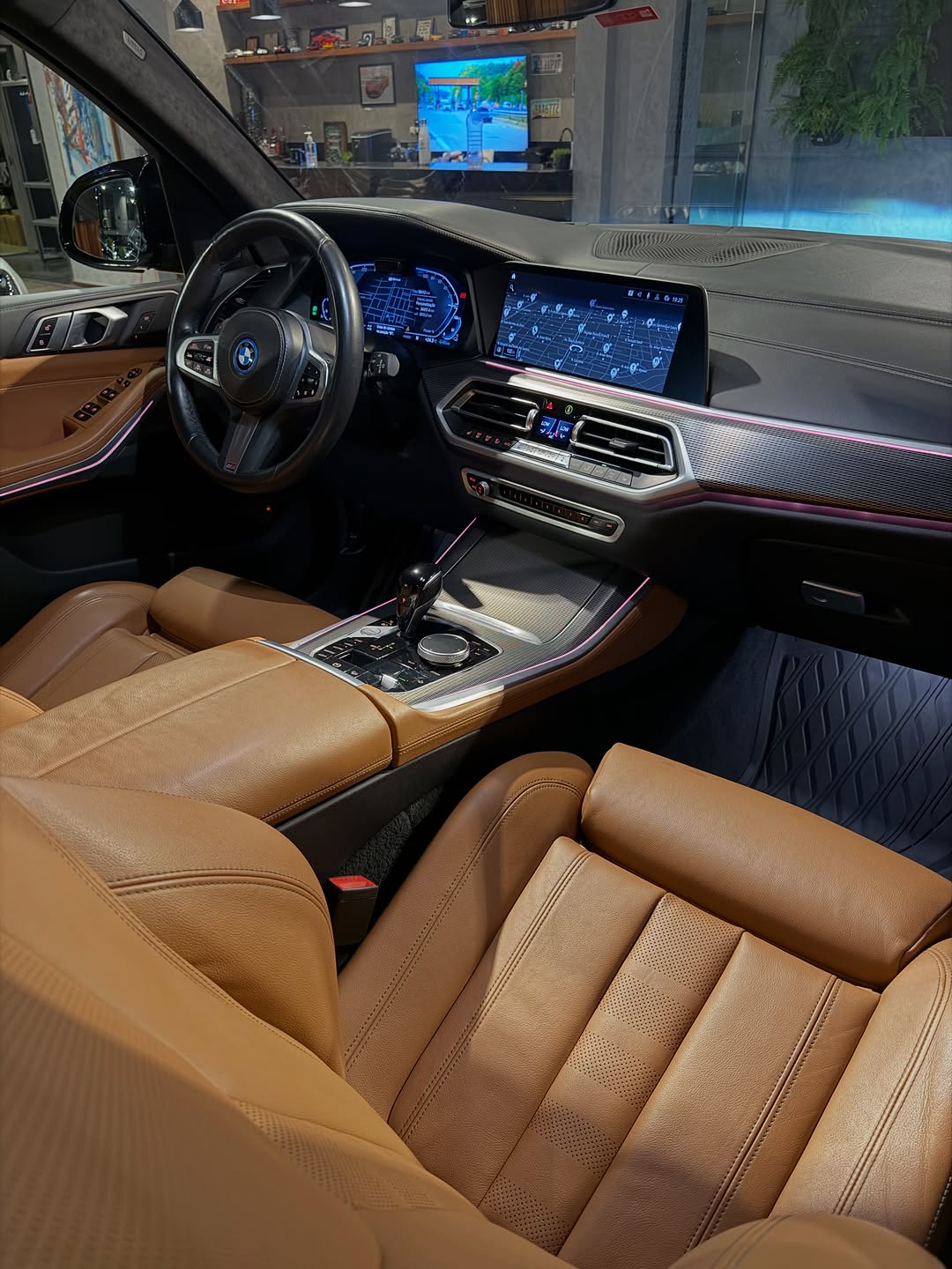 BMW X5 XDRIVE 45E - Imagem 9