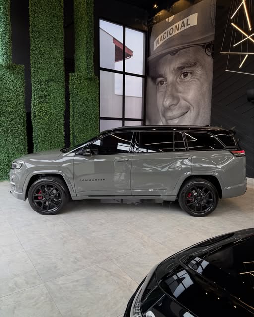 JEEP COMMANDER BLACKHAWK AT9 - Imagem 4