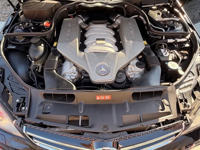 MERCEDES-BENZ C63 AMG - Imagem 12