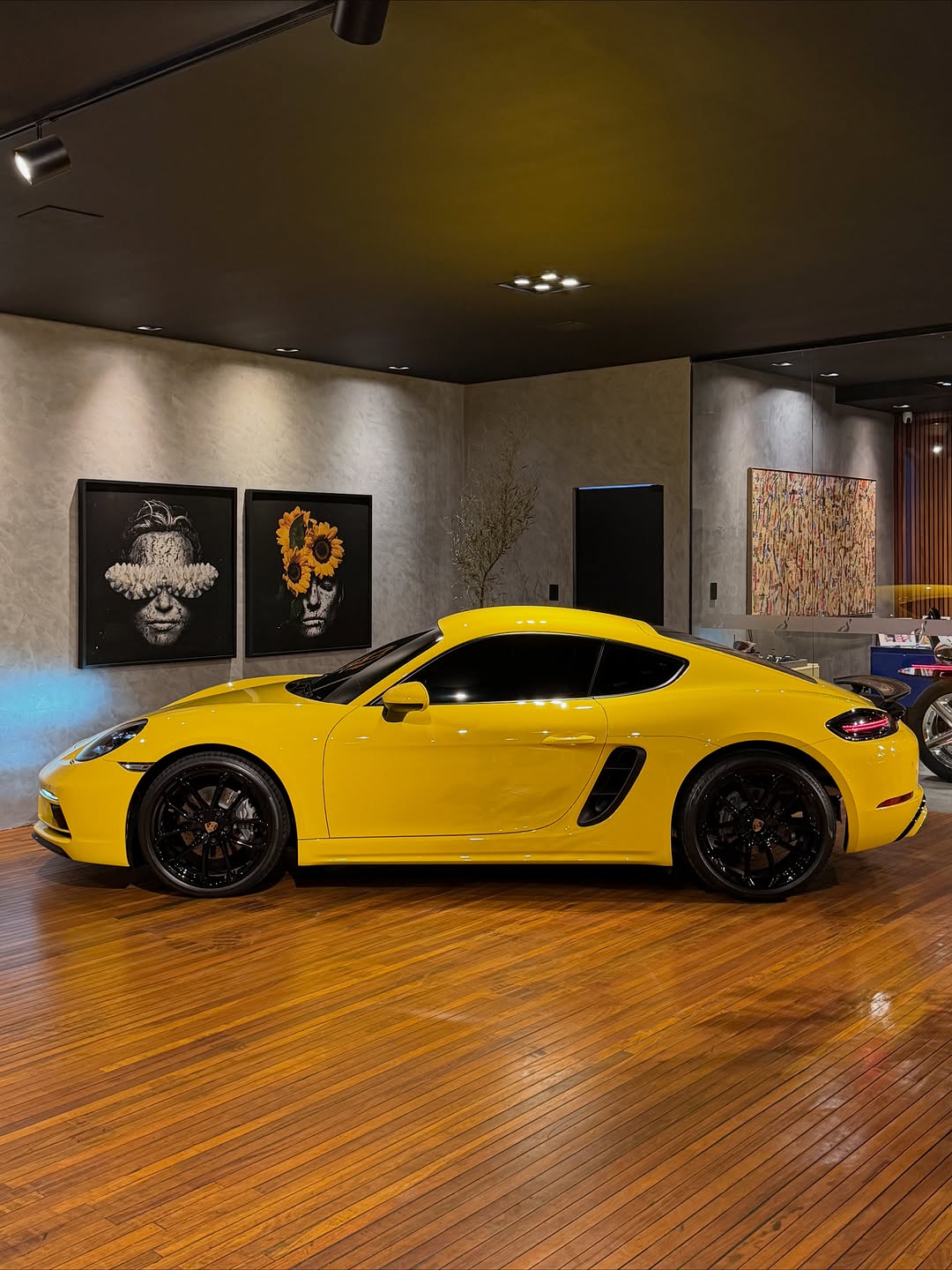 PORSCHE 718 CAYMAN STYLE EDITION - Imagem 1
