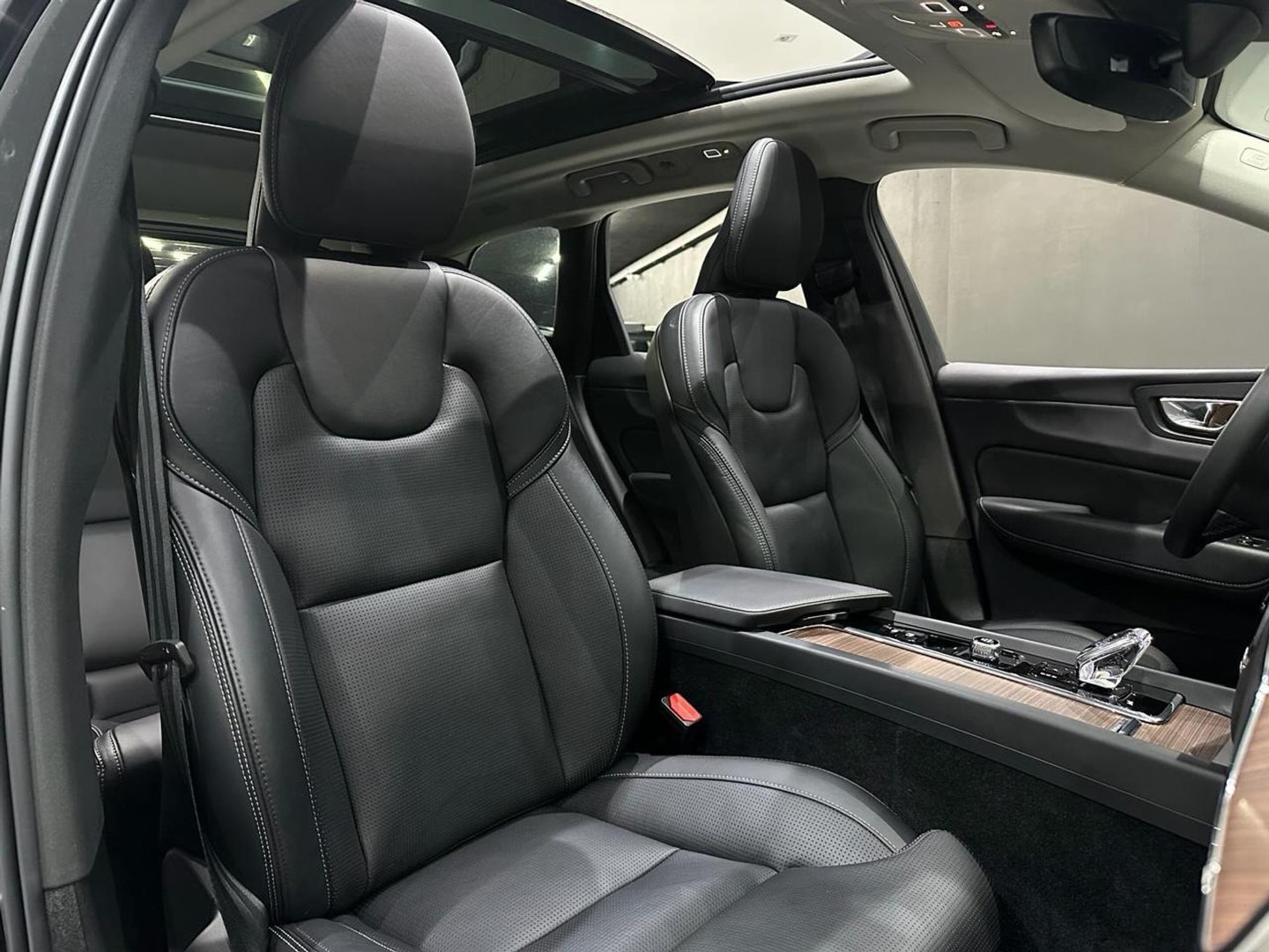 VOLVO XC60 T8 RECHARGE ULTIMATE - Imagem 8