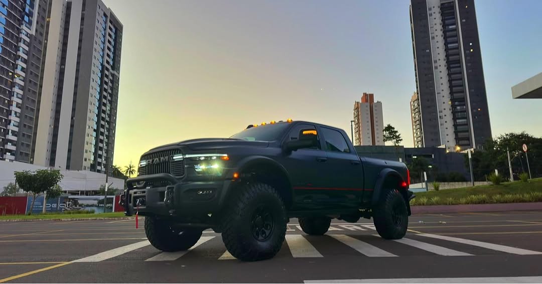 RAM 3500 NIGHT EDITION - Imagem 7