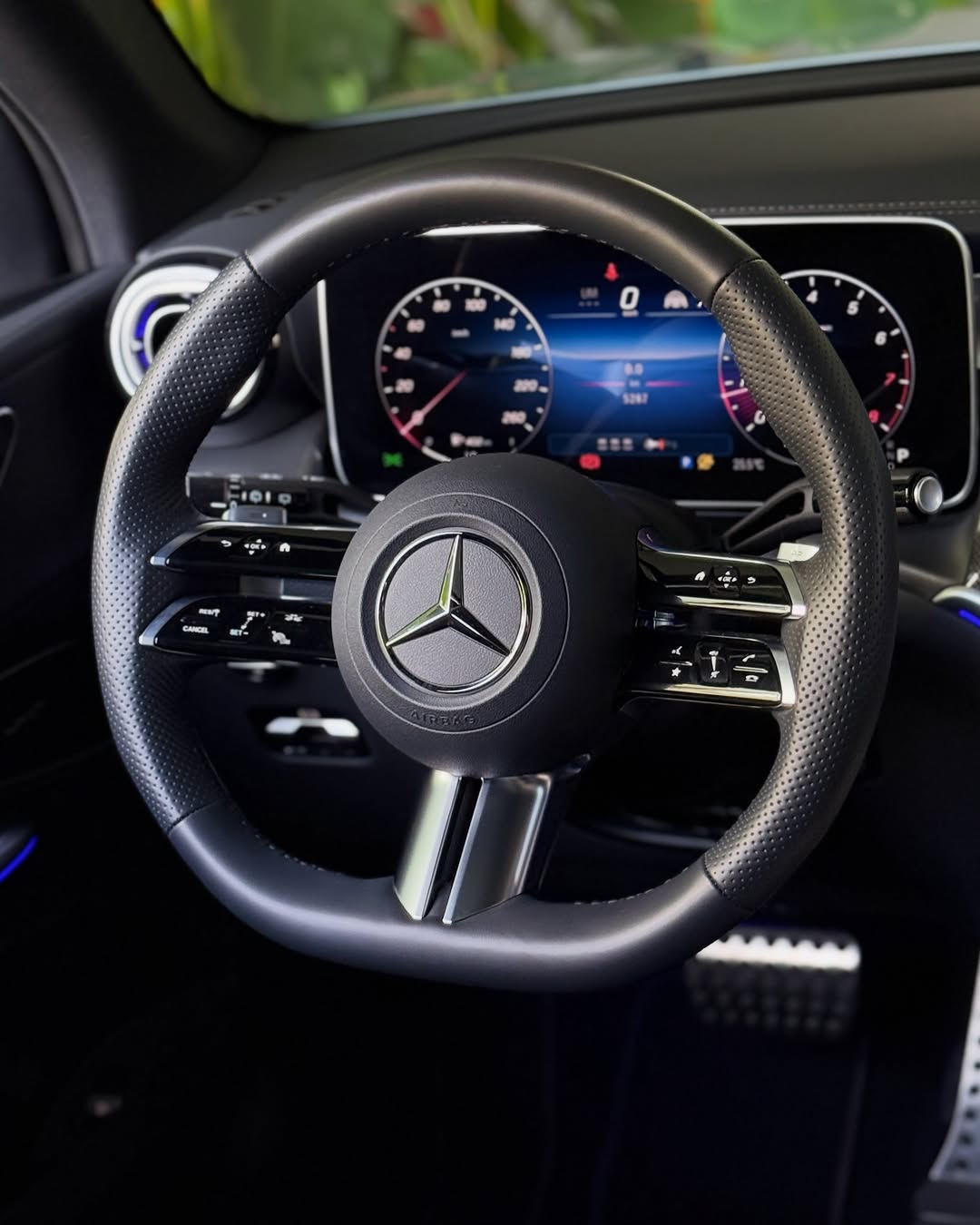 MERCEDES-BENZ GLC 300 AMG LINE - Imagem 4