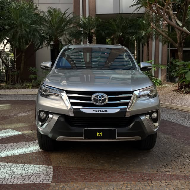 TOYOTA HILUX SW4 SRX - Imagem 2