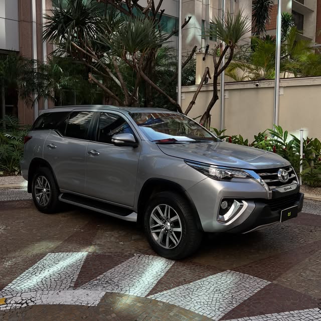 TOYOTA HILUX SW4 SRX - Imagem 3