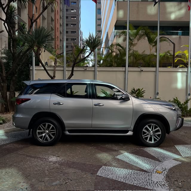 TOYOTA HILUX SW4 SRX - Imagem 4