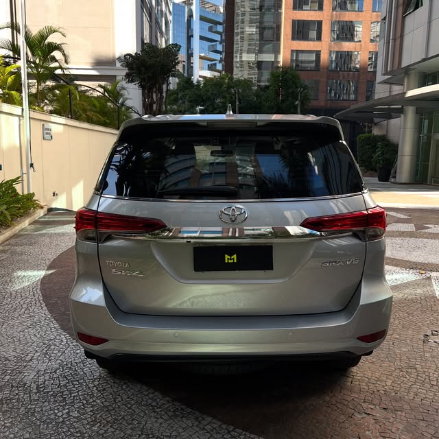 TOYOTA HILUX SW4 SRX - Imagem 5