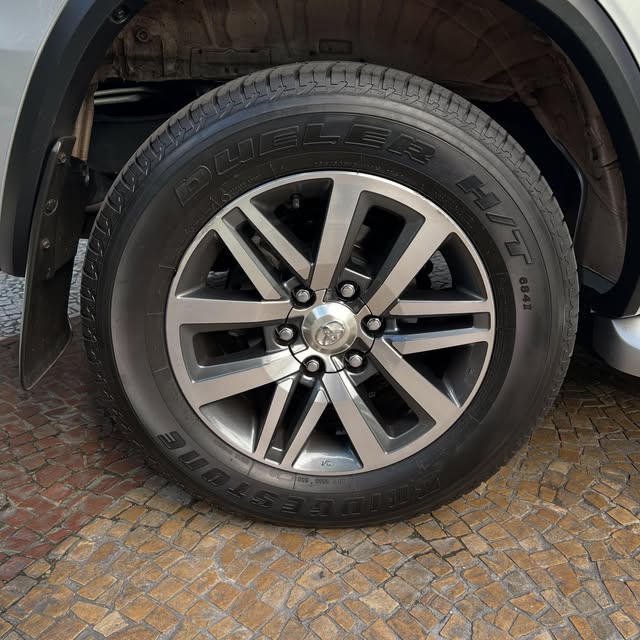 TOYOTA HILUX SW4 SRX - Imagem 9