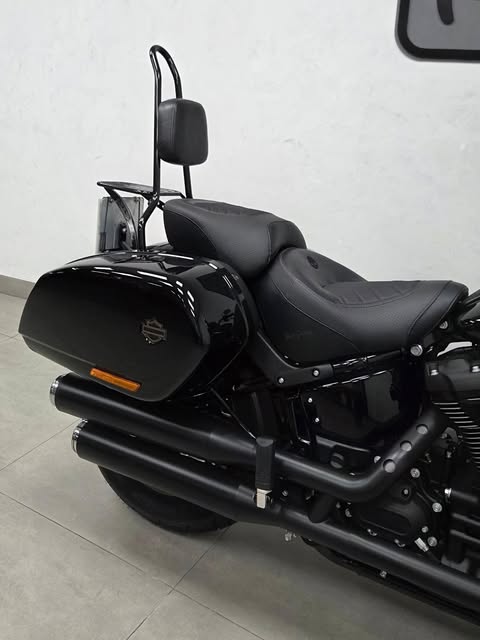 HARLEY-DAVIDSON SOFTAIL LOW RIDER ST - Imagem 4