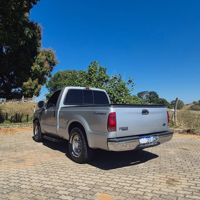 FORD F-250 XLT-L - Imagem 6