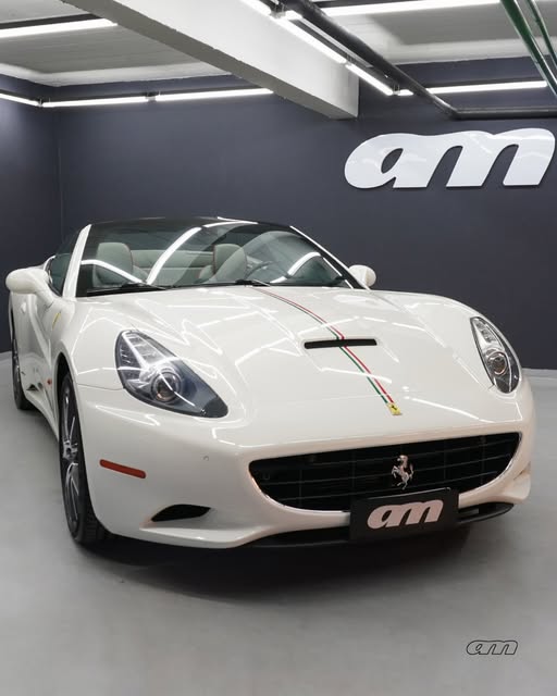 FERRARI CALIFORNIA - Imagem 1