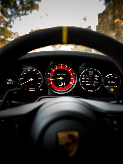 PORSCHE 911 GT3 RS - Imagem 15