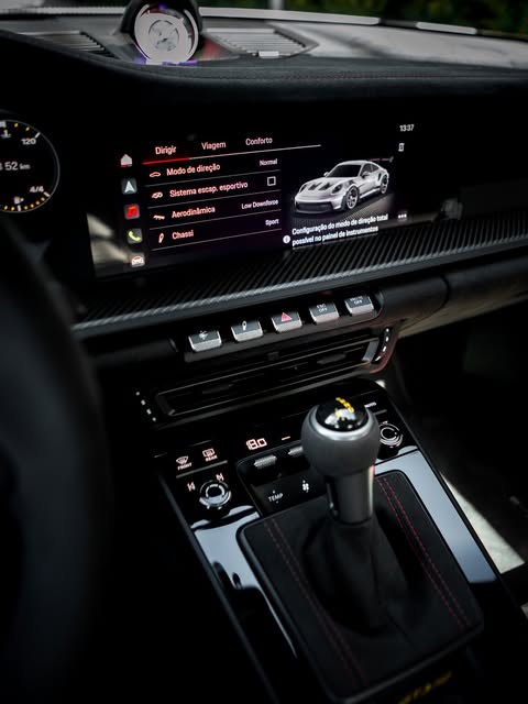 PORSCHE 911 GT3 RS - Imagem 19