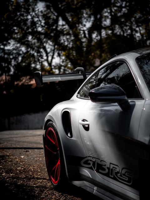 PORSCHE 911 GT3 RS - Imagem 6