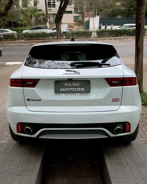 JAGUAR E-PACE R-DYNAMIC S P250 - Imagem 6