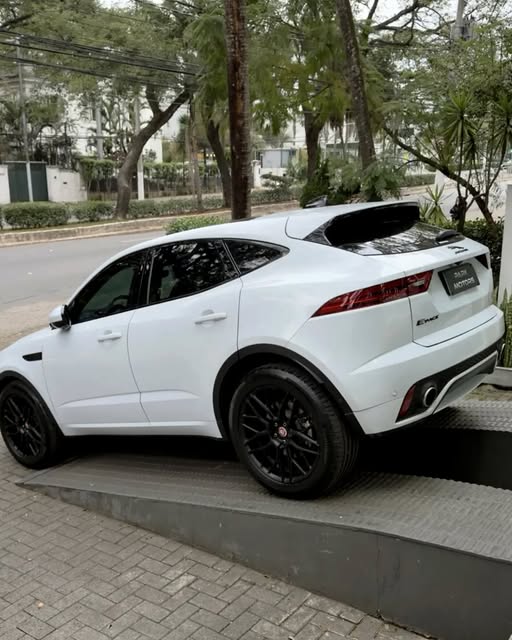 JAGUAR E-PACE R-DYNAMIC S P250 - Imagem 7