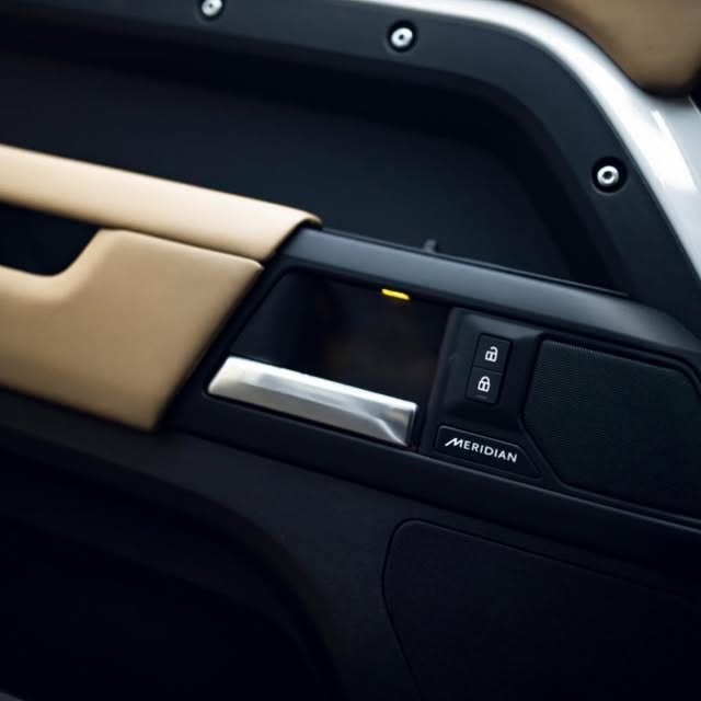 LAND ROVER DEFENDER X-DYNAMIC HSE - Imagem 18