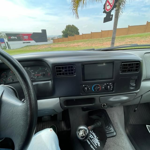 FORD F-250 XLT-L - Imagem 12