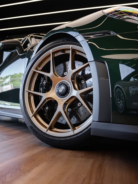 PORSCHE 911 GT3 TOURING - Imagem 1