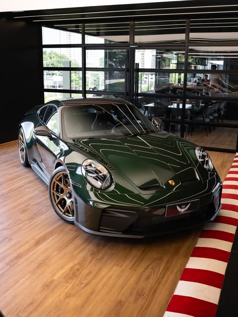 PORSCHE 911 GT3 TOURING - Imagem 3