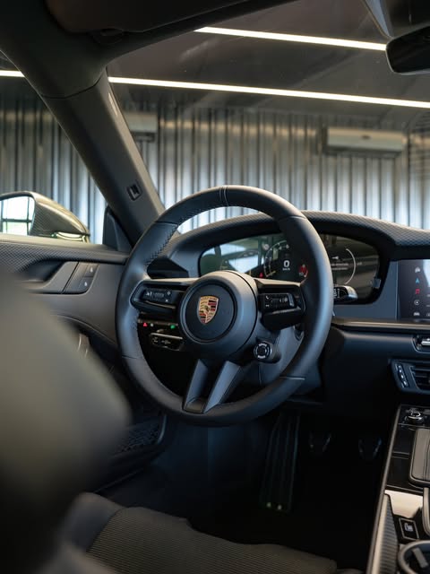PORSCHE 911 GT3 TOURING - Imagem 4
