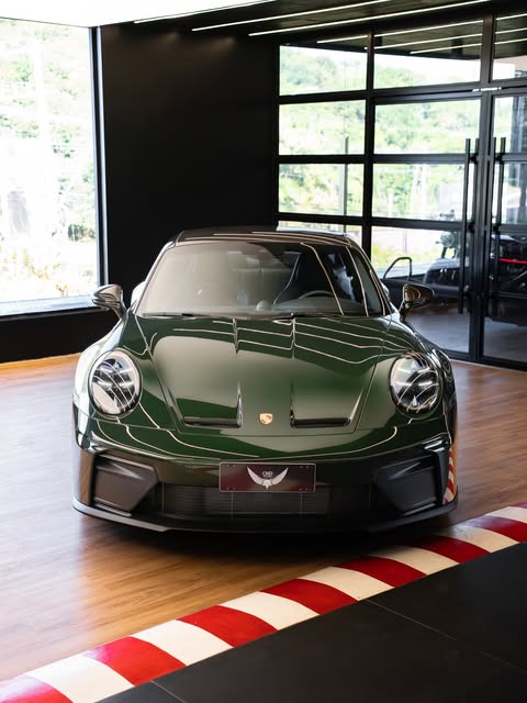 PORSCHE 911 GT3 TOURING - Imagem 5