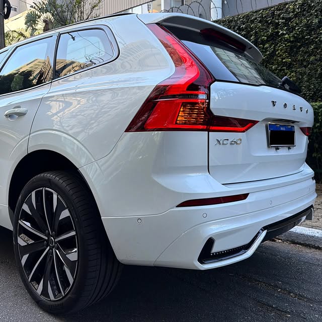 VOLVO XC60 T8 HYBRID ULTRA DARK - Imagem 13