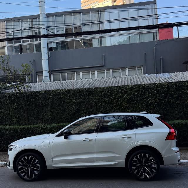 VOLVO XC60 T8 HYBRID ULTRA DARK - Imagem 19