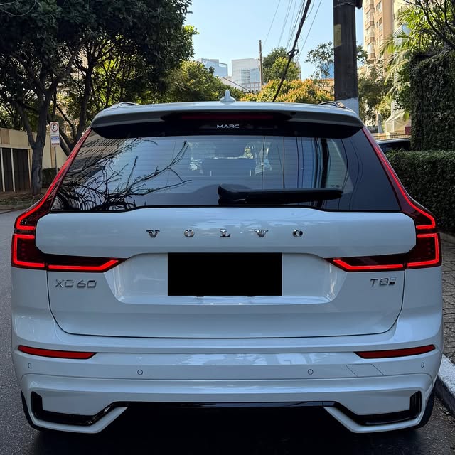 VOLVO XC60 T8 HYBRID ULTRA DARK - Imagem 3
