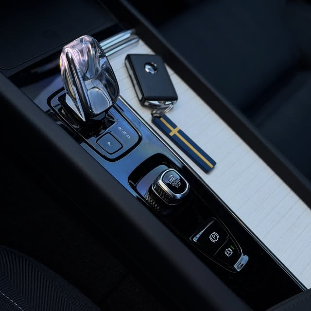 VOLVO XC60 T8 HYBRID ULTRA DARK - Imagem 4