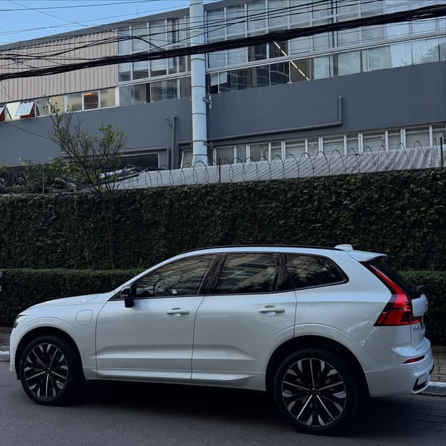 VOLVO XC60 T8 HYBRID ULTRA DARK - Imagem 5