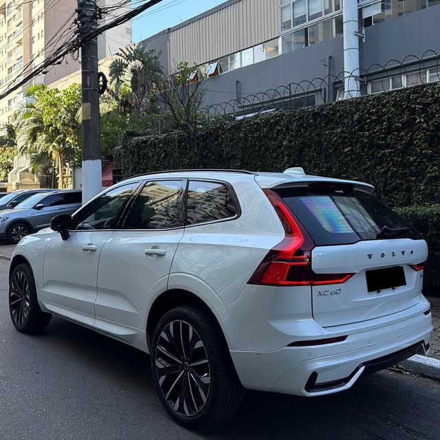 VOLVO XC60 T8 HYBRID ULTRA DARK - Imagem 9