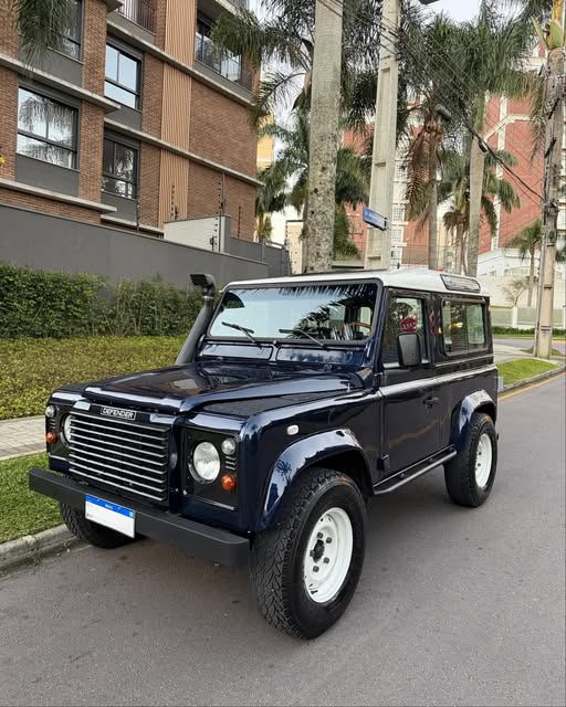 LAND ROVER DEFENDER - Imagem 1