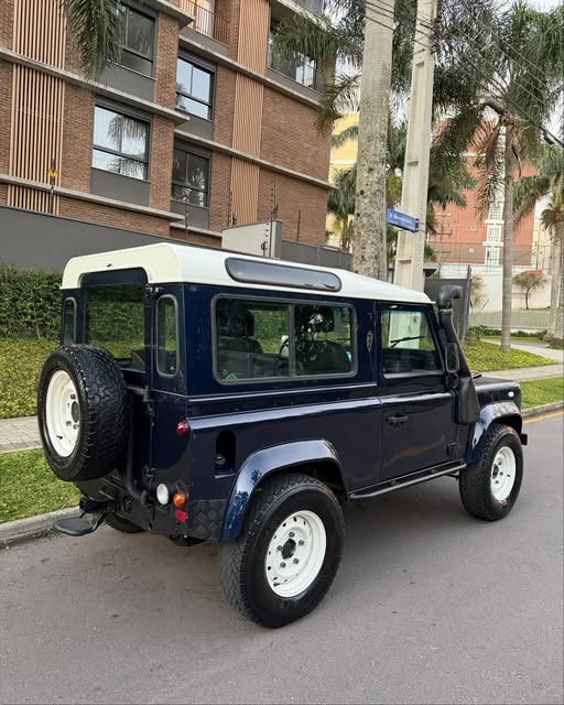 LAND ROVER DEFENDER - Imagem 3
