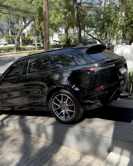 LAND ROVER RANGE ROVER VELAR P400E R-DYNAMIC HSE - Imagem 7