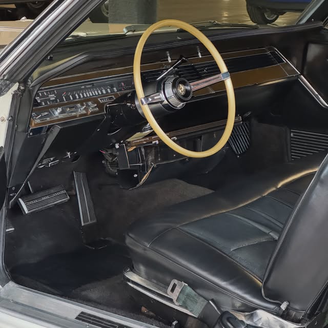 CHRYSLER IMPERIAL CROWN COUPE - Imagem 7