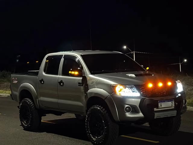 TOYOTA HILUX SR - Imagem 9