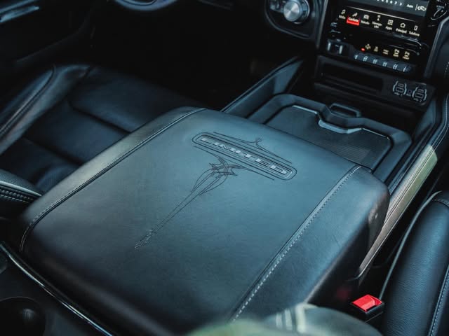 RAM 1500 LIMITED NIGHT EDITION - Imagem 3